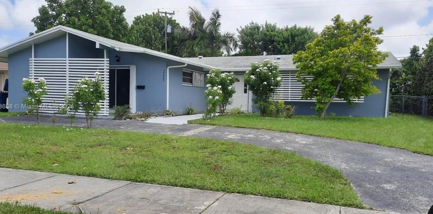 House in Cutler Bay, Florida 4 bedrooms, 181.81 sq.m. № 1319054