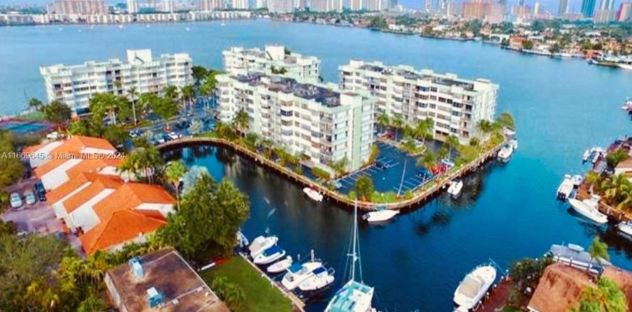 Condo in North Miami Beach, Florida, 1 bedroom  № 1387831