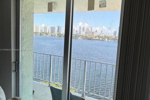 Copropriété à vendre à North Miami Beach, Floride: 1 chambre, 111.48 m2 № 1387831 - photo 5