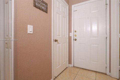 Condo in Tampa, Florida, 2 bedrooms  № 1387790 - photo 16