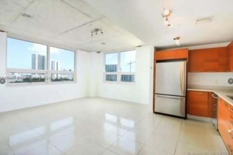 Condominio en alquiler en Miami, Florida, 2 dormitorios, 110.55 m2 № 1387789 - foto 1