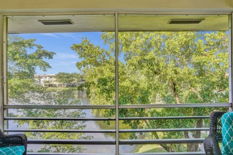 Condo in Lauderdale Lakes, Florida, 2 bedrooms  № 1011163 - photo 7