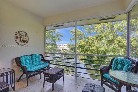 Condo in Lauderdale Lakes, Florida, 2 bedrooms  № 1011163 - photo 23