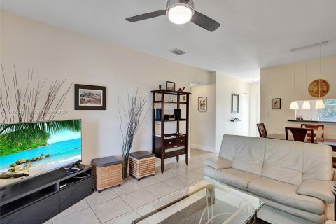 Condo in Lauderdale Lakes, Florida, 2 bedrooms  № 1011163 - photo 8