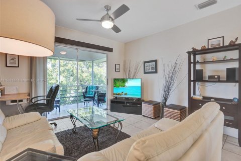 Condo in Lauderdale Lakes, Florida, 2 bedrooms  № 1011163 - photo 4