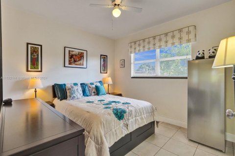 Condo in Lauderdale Lakes, Florida, 2 bedrooms  № 1011163 - photo 16