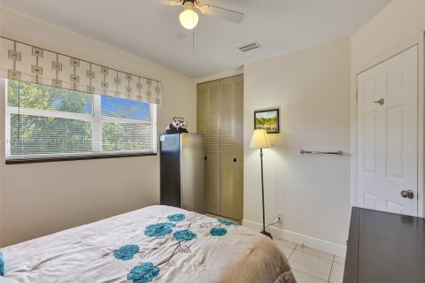 Condo in Lauderdale Lakes, Florida, 2 bedrooms  № 1011163 - photo 17