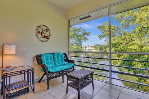 Condo in Lauderdale Lakes, Florida, 2 bedrooms  № 1011163 - photo 6