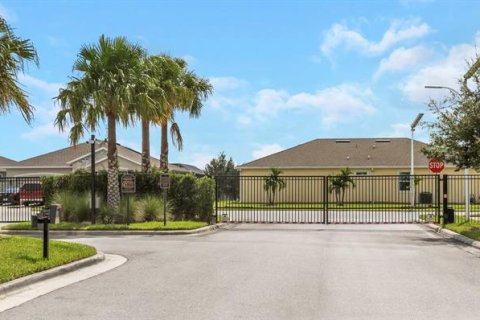 Villa ou maison à vendre à Wesley Chapel, Floride: 4 chambres, 191.1 m2 № 1375340 - photo 2