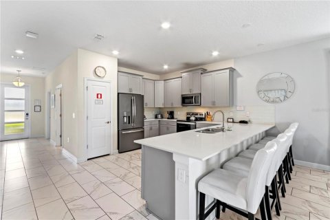 Casa en venta en Davenport, Florida, 8 dormitorios, 363.81 m2 № 1375368 - foto 3