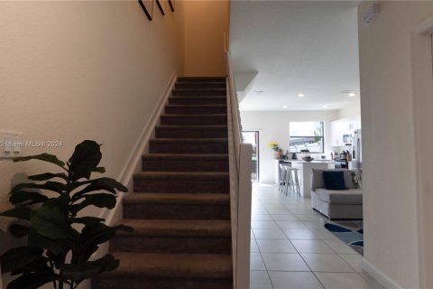 Touwnhouse à vendre à Hialeah, Floride: 3 chambres, 123.75 m2 № 1386114 - photo 3