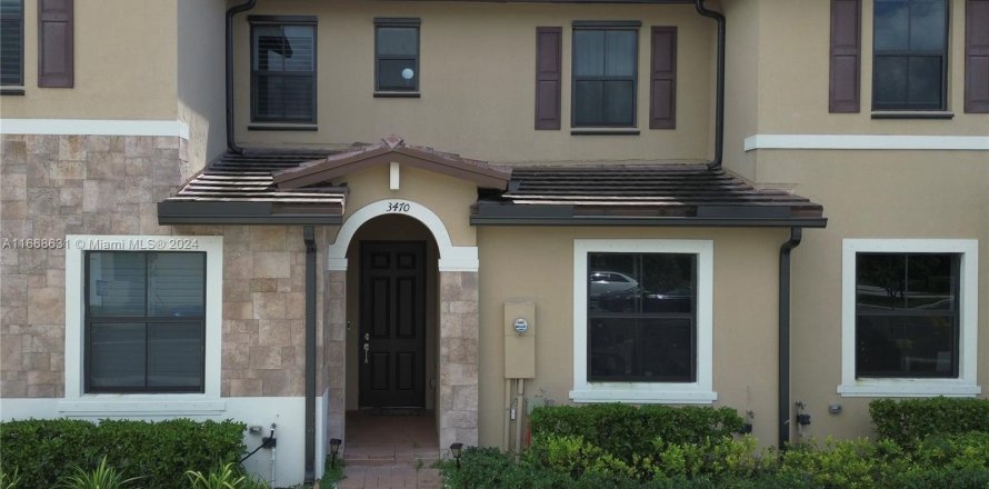 Townhouse in Hialeah, Florida 3 bedrooms, 123.75 sq.m. № 1386114