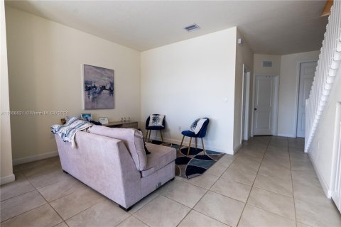 Touwnhouse à vendre à Hialeah, Floride: 3 chambres, 123.75 m2 № 1386114 - photo 5