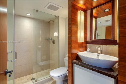 Condo in Miami Beach, Florida, 2 bedrooms  № 1386112 - photo 12