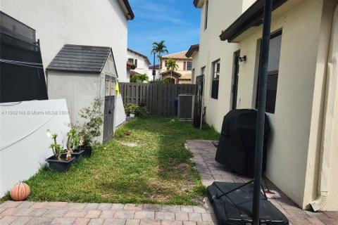 Casa en venta en Cutler Bay, Florida, 5 dormitorios, 270.9 m2 № 1096038 - foto 20