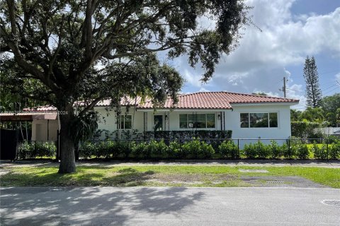 House in Miami, Florida 3 bedrooms, 138.8 sq.m. № 1383033 - photo 1