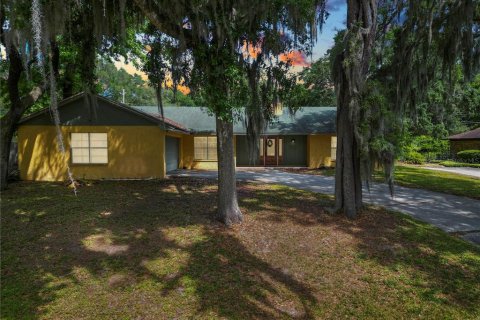 House in Lakeland, Florida 3 bedrooms, 185.62 sq.m. № 1108675 - photo 2