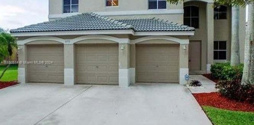 House in Weston, Florida 6 bedrooms, 290.04 sq.m. № 1333052