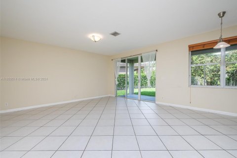 House in Weston, Florida 6 bedrooms, 290.04 sq.m. № 1333052 - photo 10