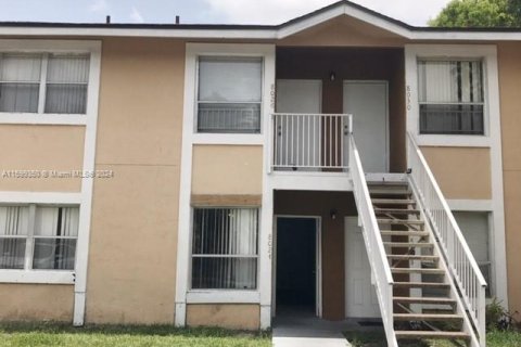 Condo in Miramar, Florida, 2 bedrooms  № 1209065 - photo 1