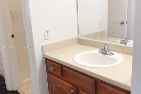 Condo in Miramar, Florida, 2 bedrooms  № 1209065 - photo 11