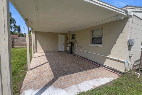 Villa ou maison à vendre à Lehigh Acres, Floride: 2 chambres, 112.23 m2 № 1376380 - photo 17