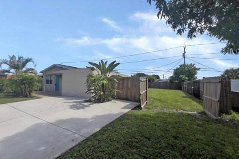 Villa ou maison à vendre à Lehigh Acres, Floride: 2 chambres, 112.23 m2 № 1376380 - photo 18