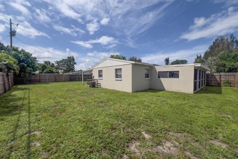 House in Lehigh Acres, Florida 2 bedrooms, 112.23 sq.m. № 1376380 - photo 2