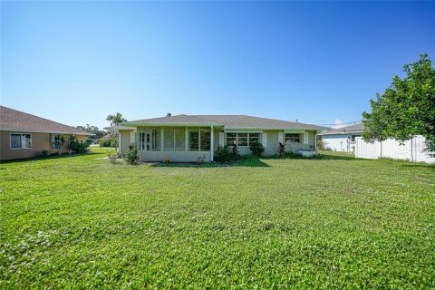 House in Englewood, Florida 3 bedrooms, 142.14 sq.m. № 1376346 - photo 24