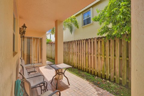 Villa ou maison à vendre à Coconut Creek, Floride: 4 chambres, 203.27 m2 № 659023 - photo 3