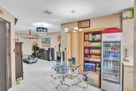 Villa ou maison à vendre à Coconut Creek, Floride: 4 chambres, 203.27 m2 № 659023 - photo 23