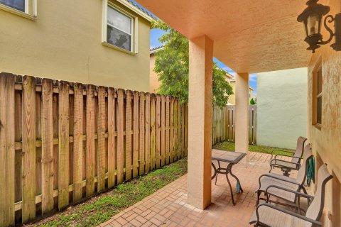 Villa ou maison à vendre à Coconut Creek, Floride: 4 chambres, 203.27 m2 № 659023 - photo 1