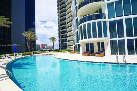 Condominio en venta en Sunny Isles Beach, Florida, 2 dormitorios, 120.87 m2 № 1358774 - foto 14