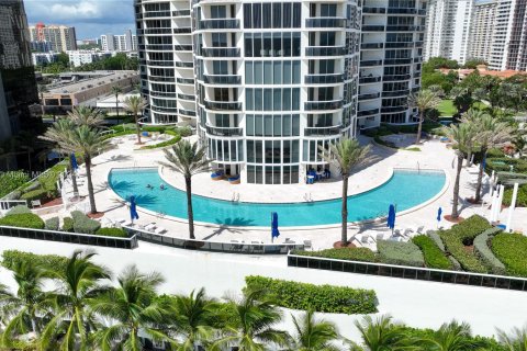 Condominio en venta en Sunny Isles Beach, Florida, 2 dormitorios, 120.87 m2 № 1358774 - foto 5