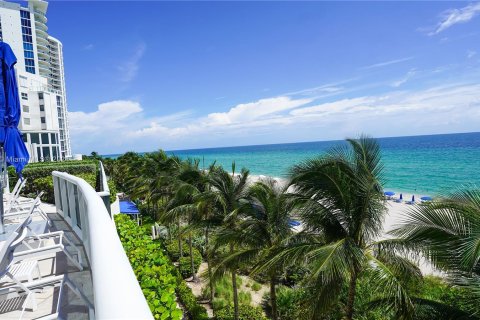 Copropriété à vendre à Sunny Isles Beach, Floride: 2 chambres, 120.87 m2 № 1358774 - photo 16