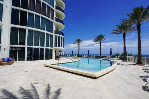 Condominio en venta en Sunny Isles Beach, Florida, 2 dormitorios, 120.87 m2 № 1358774 - foto 13