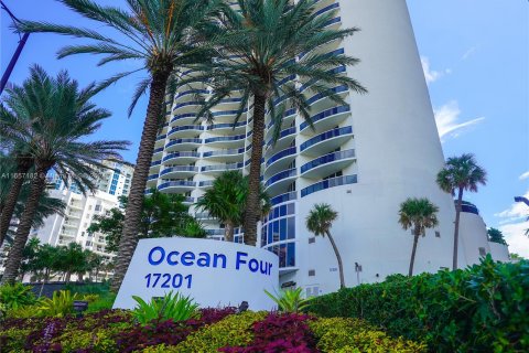 Copropriété à vendre à Sunny Isles Beach, Floride: 2 chambres, 120.87 m2 № 1358774 - photo 1