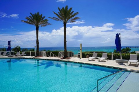 Condominio en venta en Sunny Isles Beach, Florida, 2 dormitorios, 120.87 m2 № 1358774 - foto 15