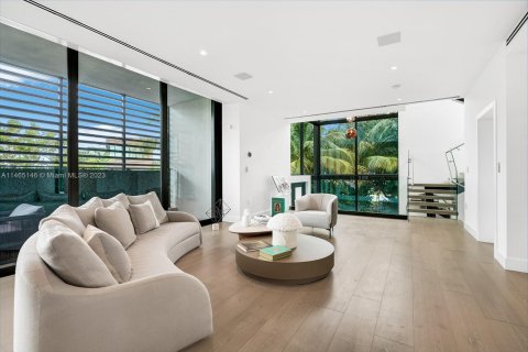 House in Miami Beach, Florida 5 bedrooms, 524.15 sq.m. № 780824 - photo 5