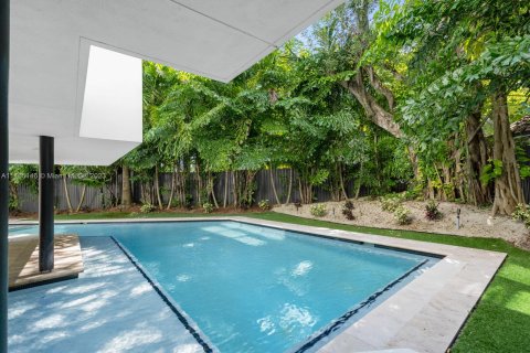 House in Miami Beach, Florida 5 bedrooms, 524.15 sq.m. № 780824 - photo 30