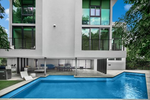 House in Miami Beach, Florida 5 bedrooms, 524.15 sq.m. № 780824 - photo 16