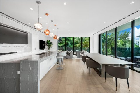 House in Miami Beach, Florida 5 bedrooms, 524.15 sq.m. № 780824 - photo 8