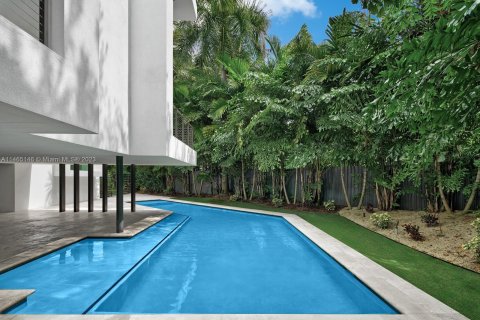 House in Miami Beach, Florida 5 bedrooms, 524.15 sq.m. № 780824 - photo 17