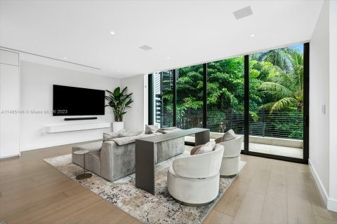 House in Miami Beach, Florida 5 bedrooms, 524.15 sq.m. № 780824 - photo 9