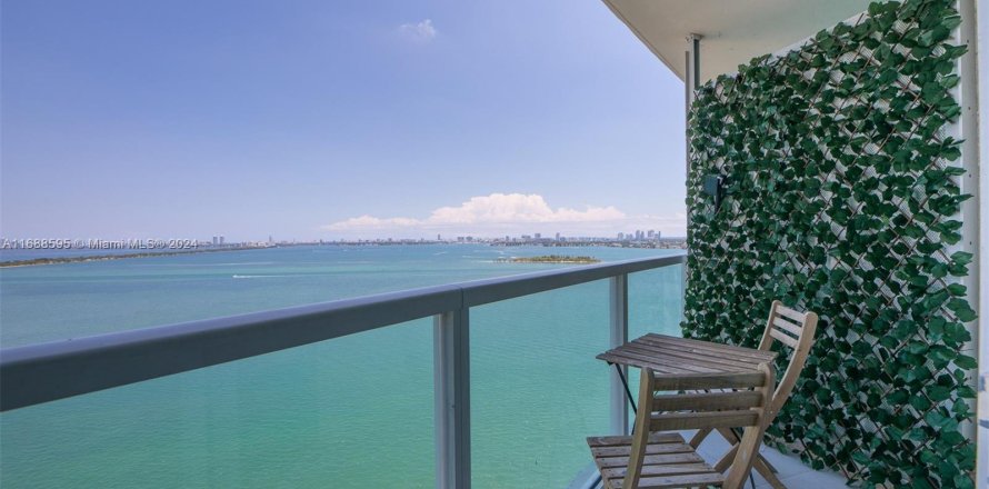 Condominio en Miami, Florida, 2 dormitorios  № 1431281