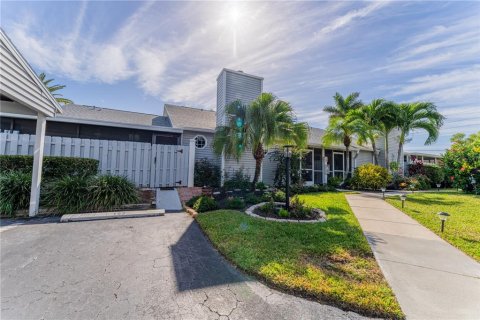 Villa ou maison à vendre à Fort Myers, Floride: 2 chambres, 100.71 m2 № 856654 - photo 1