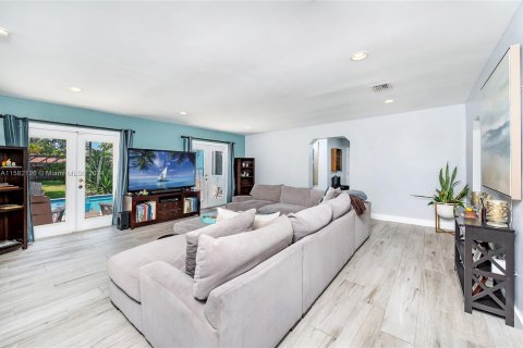 Villa ou maison à vendre à Miami Springs, Floride: 5 chambres, 294.13 m2 № 1161184 - photo 13