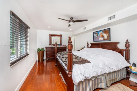 Villa ou maison à vendre à Miami Springs, Floride: 5 chambres, 294.13 m2 № 1161184 - photo 23
