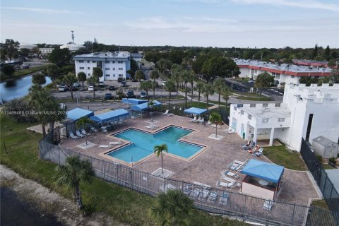 Condo in Lauderhill, Florida, 1 bedroom  № 782535 - photo 25