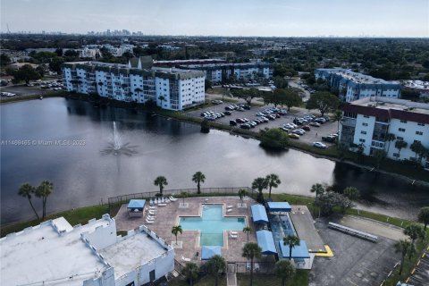 Condo in Lauderhill, Florida, 1 bedroom  № 782535 - photo 24